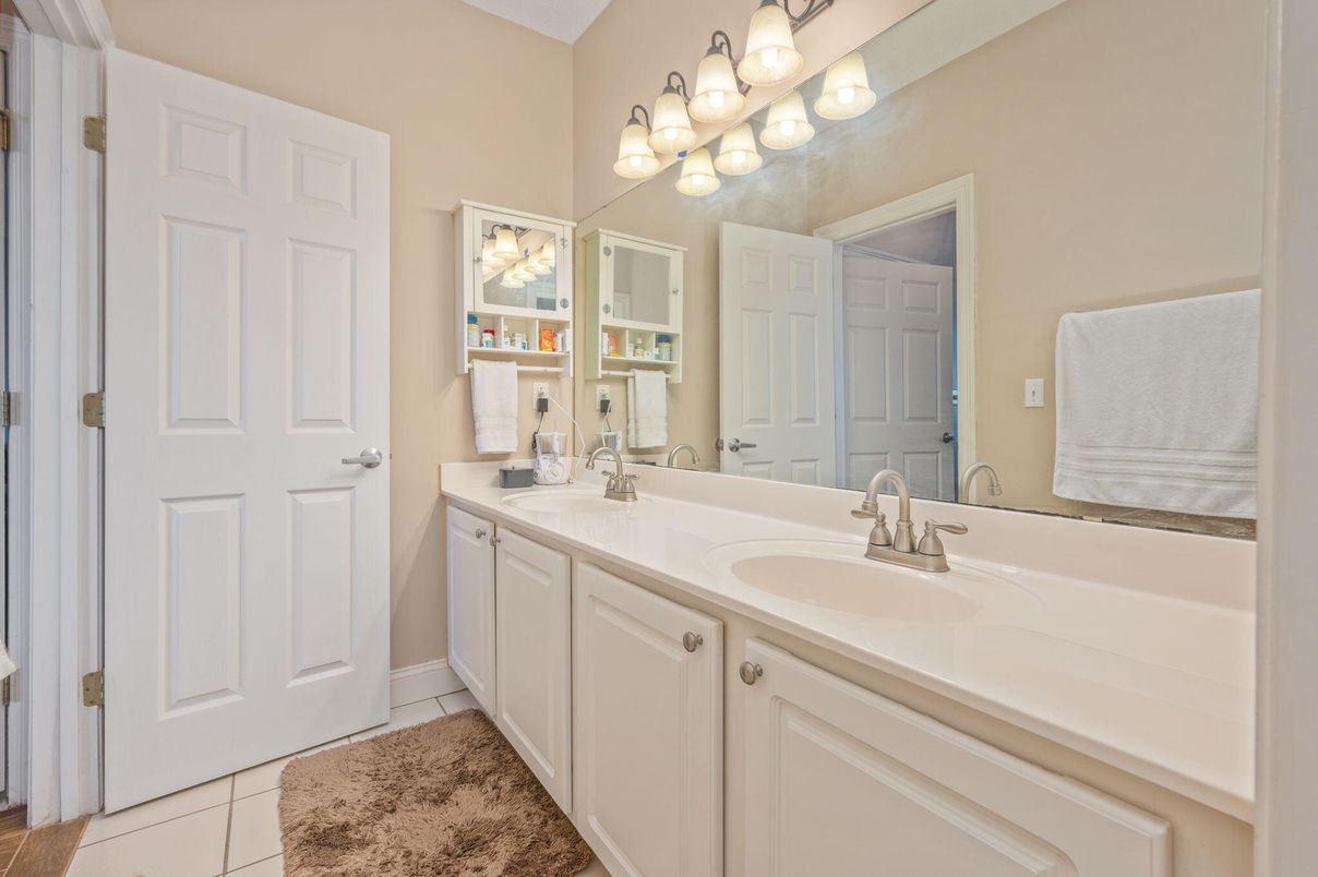 Bathroom, Dual Sink Vanities, Interior