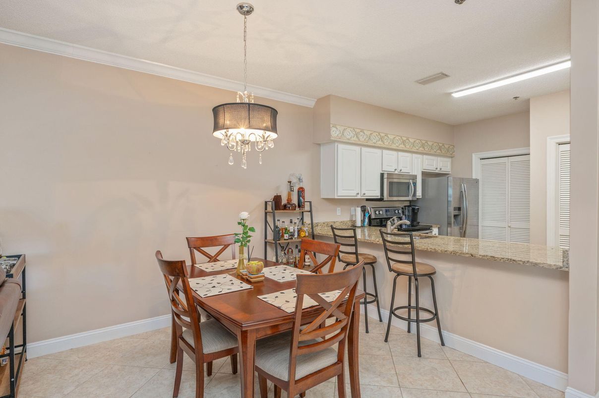 Chandelier, Dining room, Interior, Kitchen, Pendant Lights, Stainless Steel Appliances