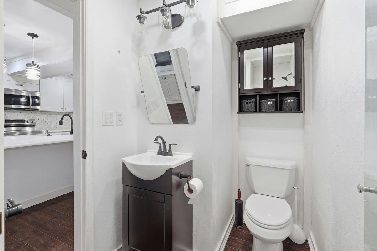 Bathroom, Interior, Pendant Lights, Wood Texture Flooring