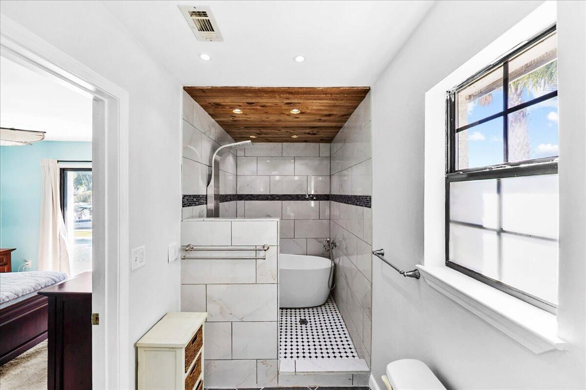 Bathroom, Free Standing Baths, Interior, Recessed Lighting, Wooden Ceilings