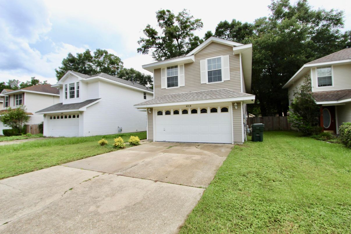 Attached, Exterior, Facade, Split Level