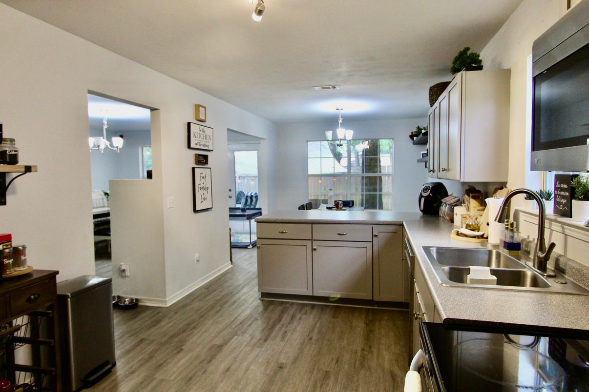 Chandelier, Dining room, Interior, Kitchen, Wood Texture Flooring