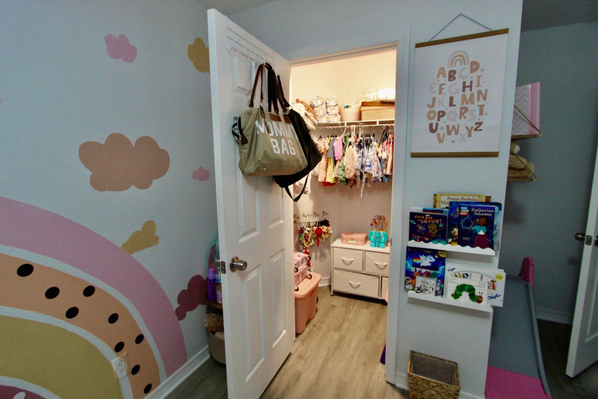 Interior, Walk-in Closets, Wood Texture Flooring