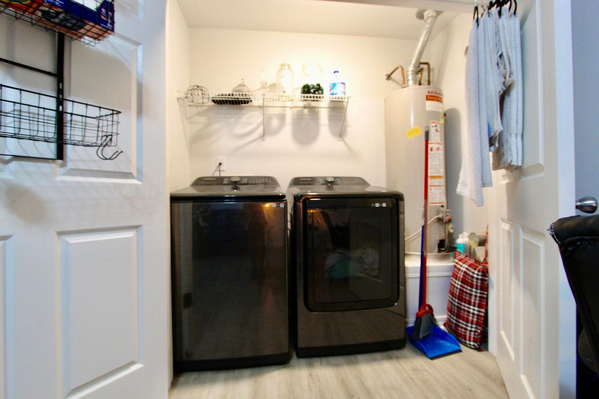 Interior, Washer, Wood Texture Flooring