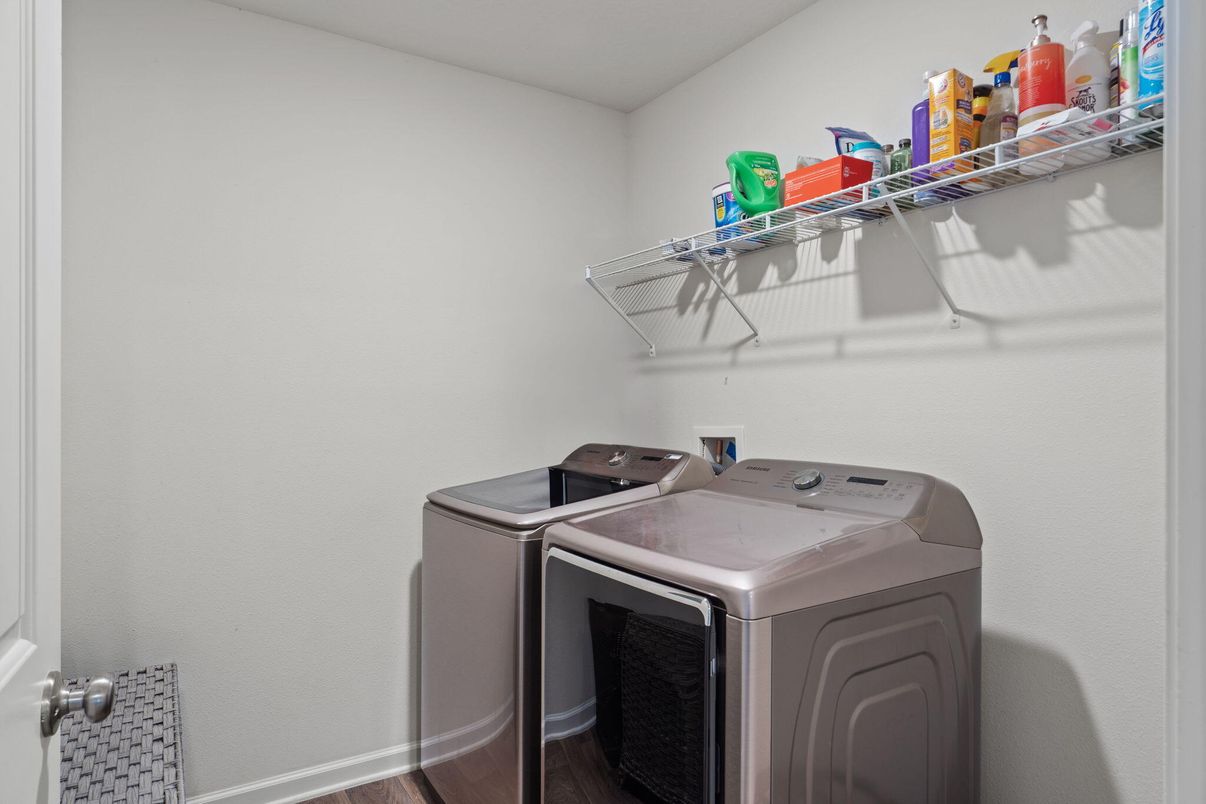 Interior, Washer, Wood Texture Flooring