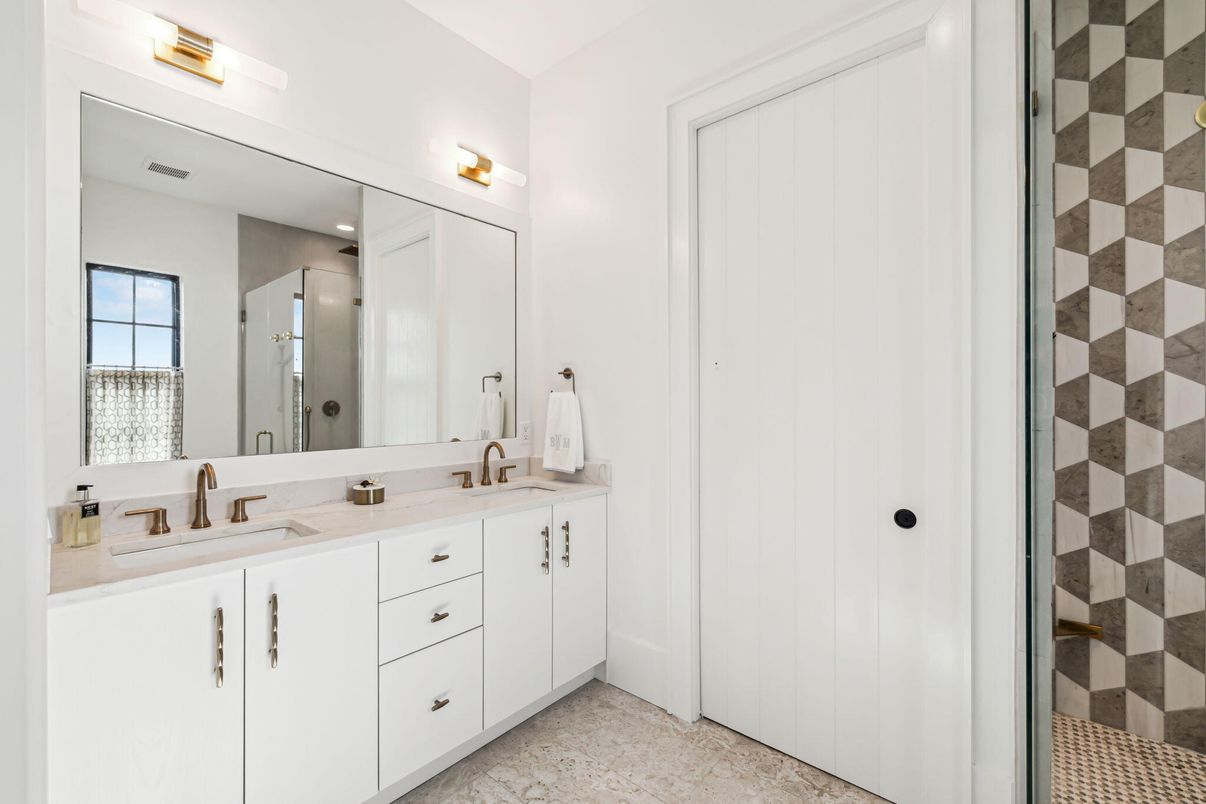 Bathroom, Dual Sink Vanities, Interior