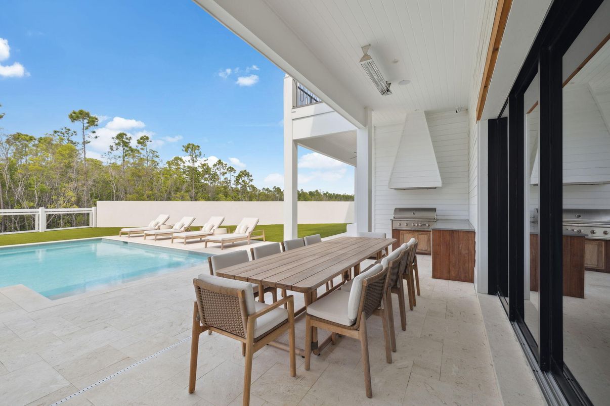 Exterior, Outdoor Kitchen, Pool