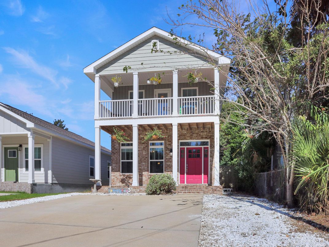 Exterior, Facade, Brick Facade, American Craftsman