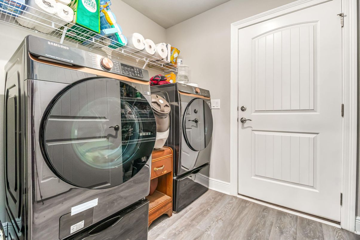 Interior, Utility Closets, Washer, Wood Texture Flooring