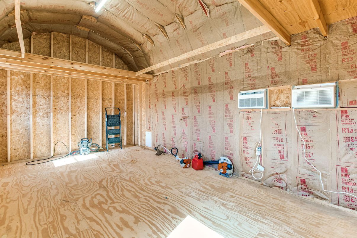 Empty room, Interior, Wooden Beams, Wooden Ceilings