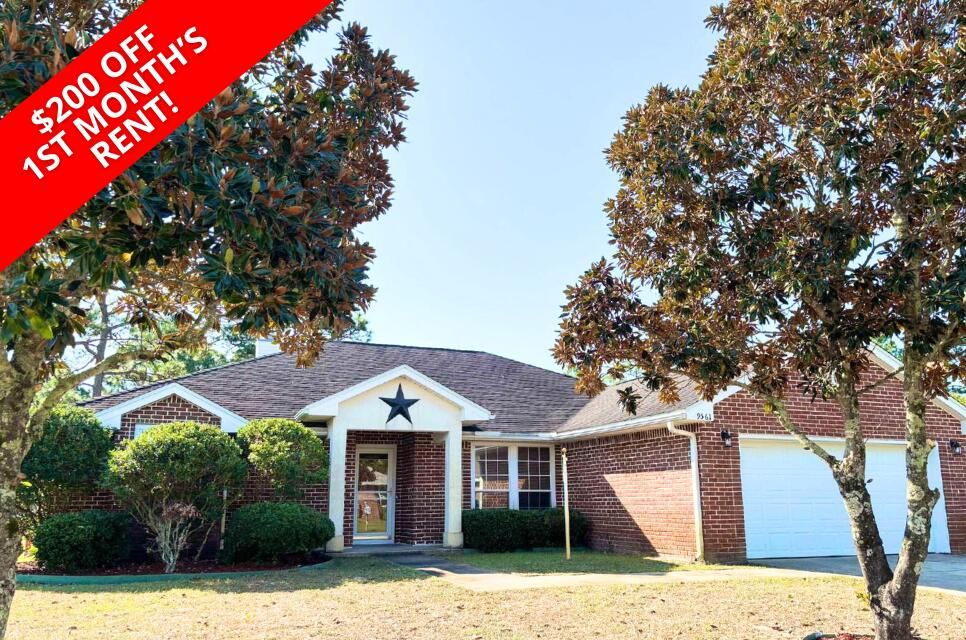 Attached, Backyard, Exterior, Facade, Brick Facade, Ranch