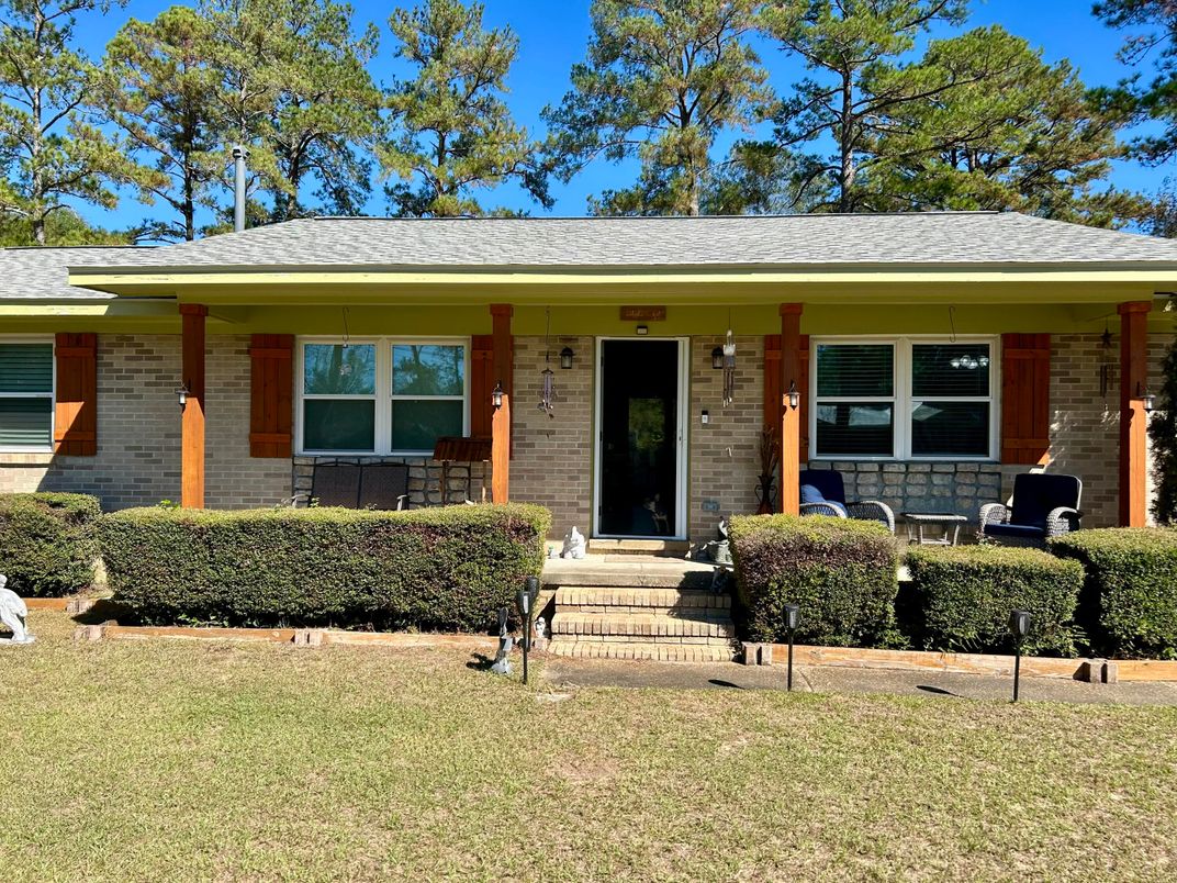 Exterior, Facade, Brick Facade, Ranch