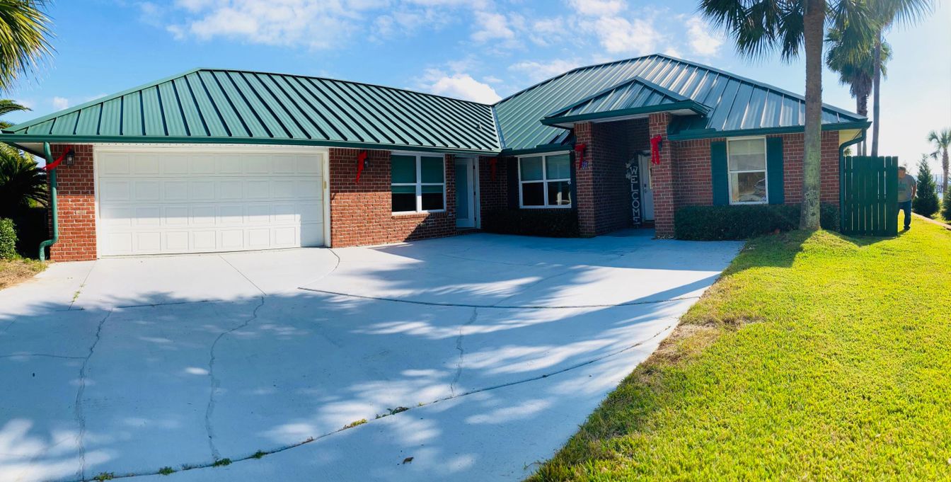 Attached, Exterior, Facade, Brick Facade, Ranch