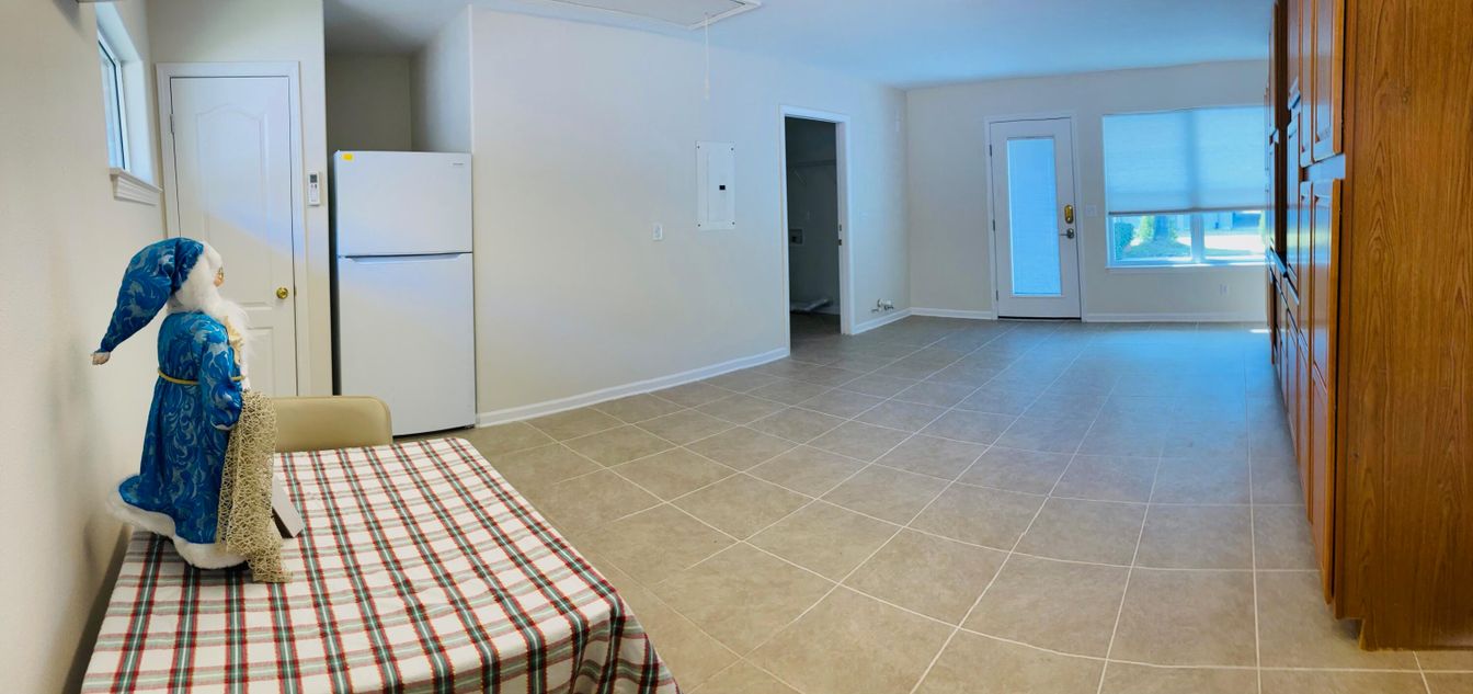 Empty room, Interior