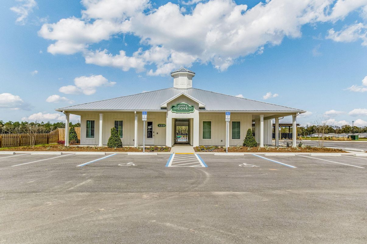 Exterior, Facade, Ranch