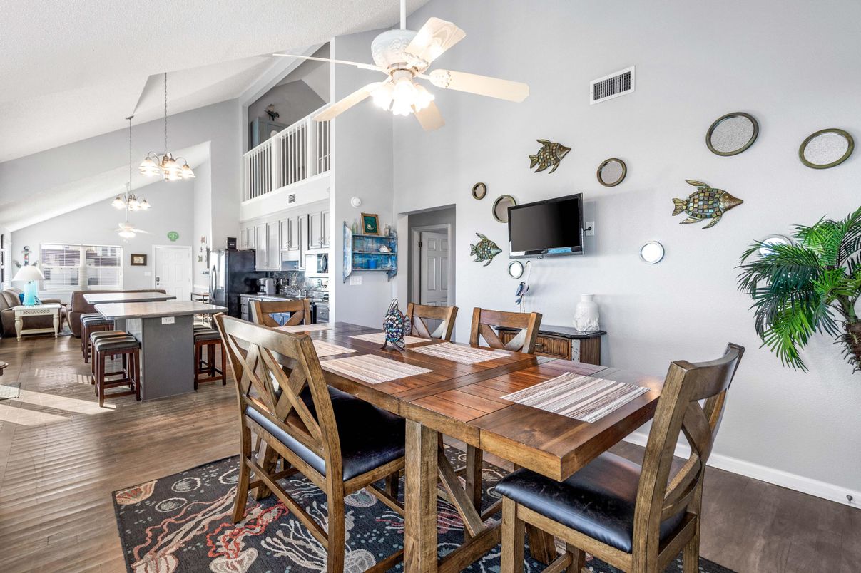 Dining room, Interior, Kitchen, Pendant Lights, Wood Texture Flooring