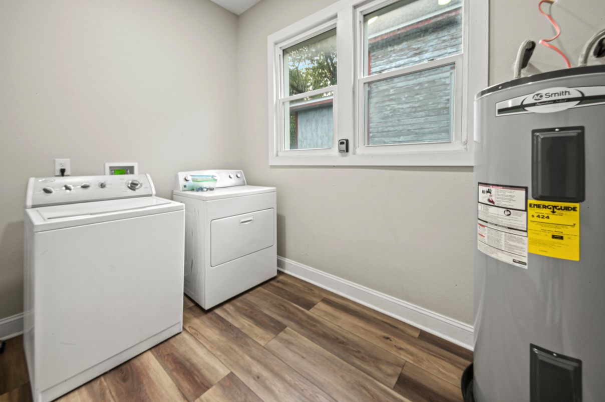 Interior, Washer, Wood Texture Flooring