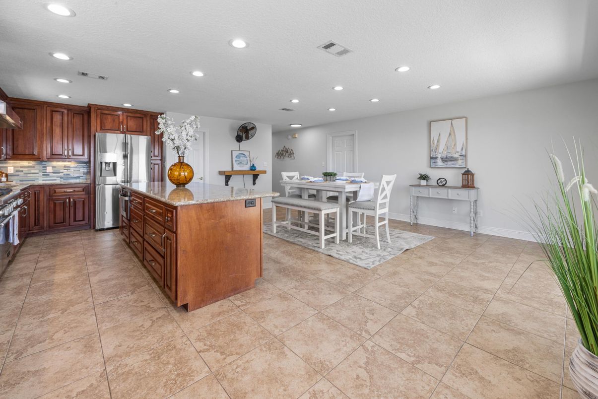 Dining room, Interior, Kitchen, Recessed Lighting, Stainless Steel Appliances