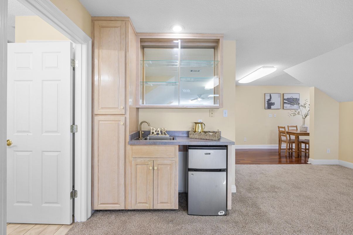 Dining room, Interior, Kitchen, Recessed Lighting, Wood Texture Flooring