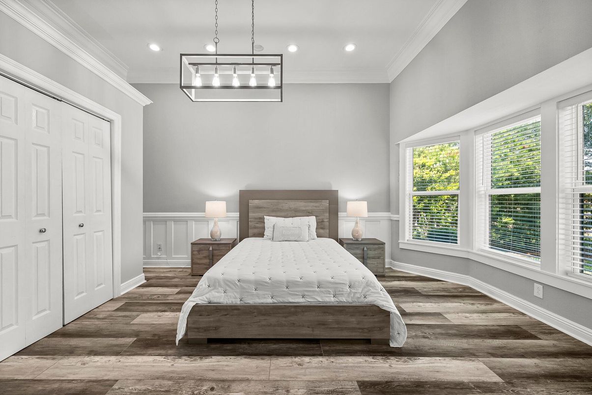 Bedroom, Interior, Pendant Lights, Recessed Lighting, Wood Texture Flooring