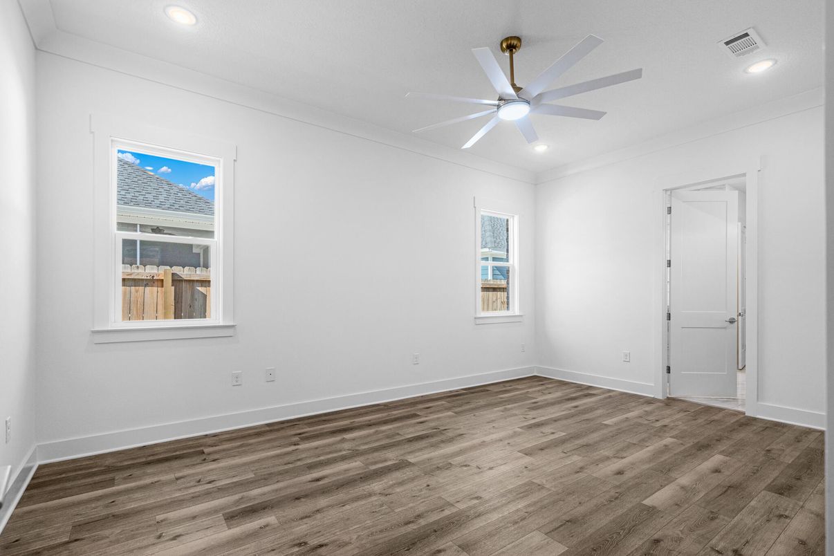 Empty room, Interior, Recessed Lighting, Wood Texture Flooring
