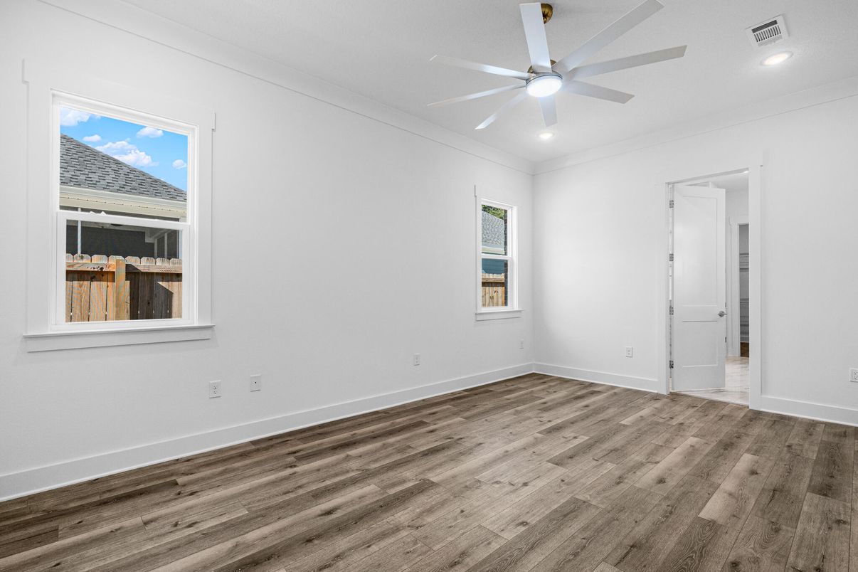 Empty room, Interior, Recessed Lighting, Wood Texture Flooring