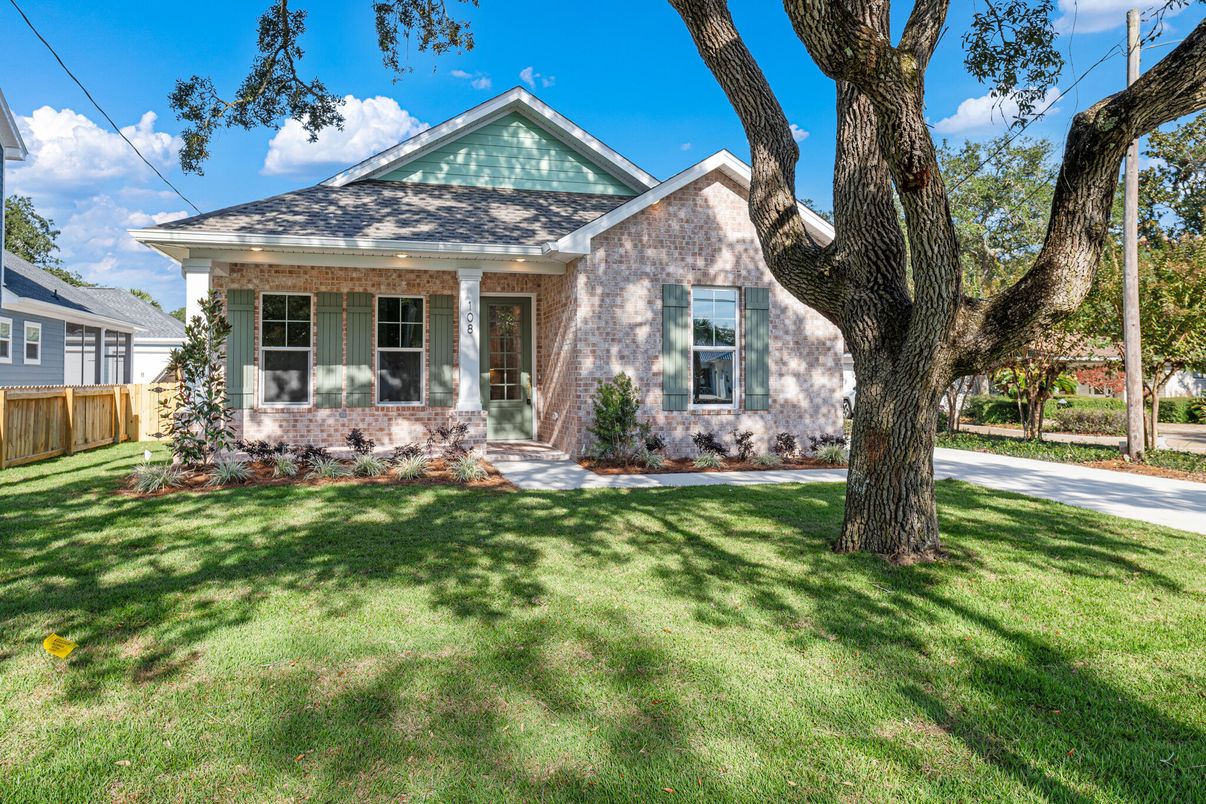 Backyard, Exterior, Facade, Brick Facade, American Craftsman