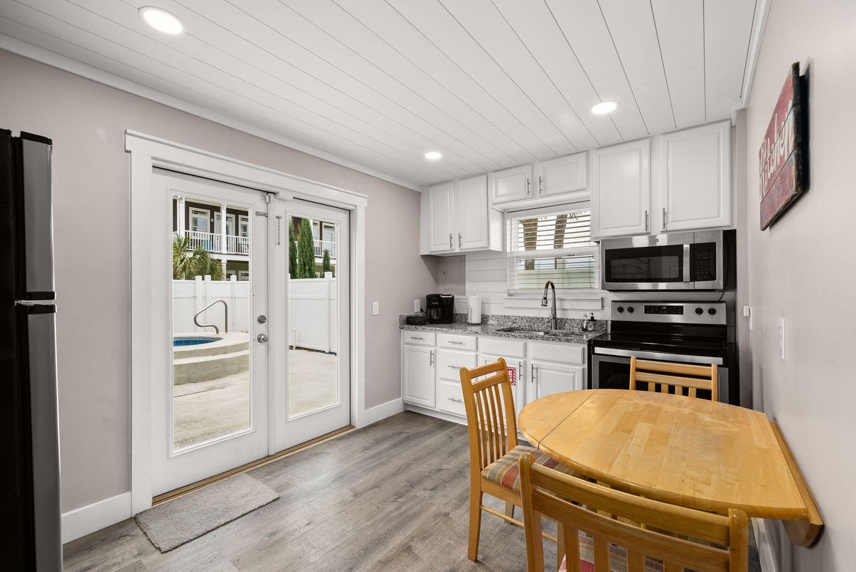 Dining room, Interior, Kitchen, Recessed Lighting, Stainless Steel Appliances, Wood Texture Flooring