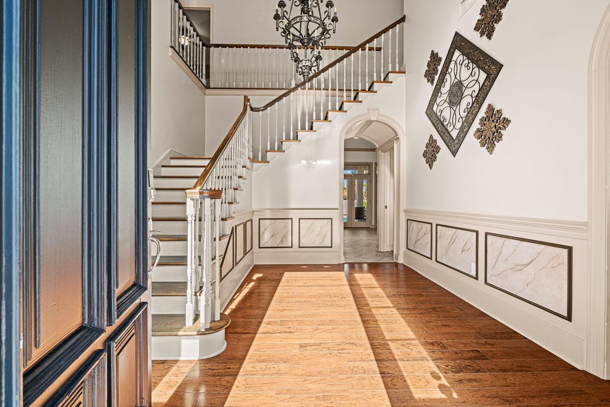 Interior, Pendant Lights, Wood Texture Flooring