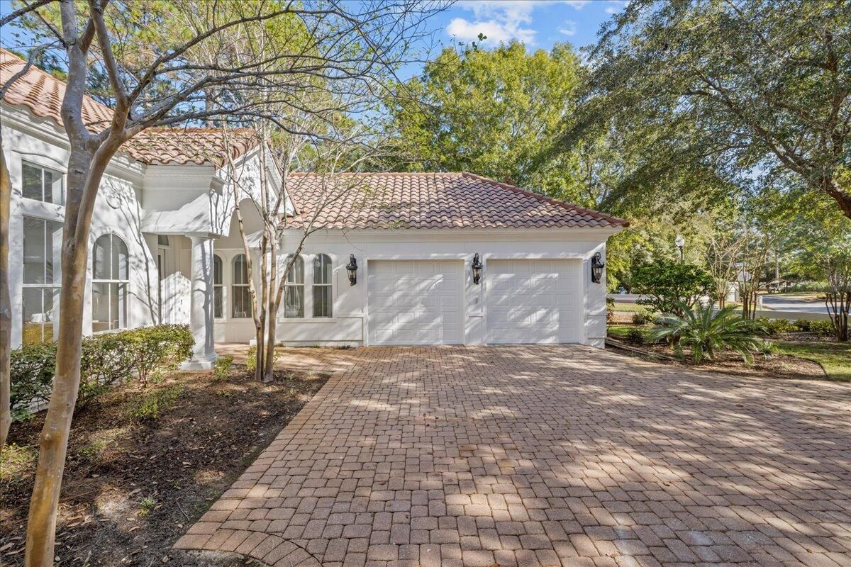 Attached, Exterior, Facade, Mediterranean