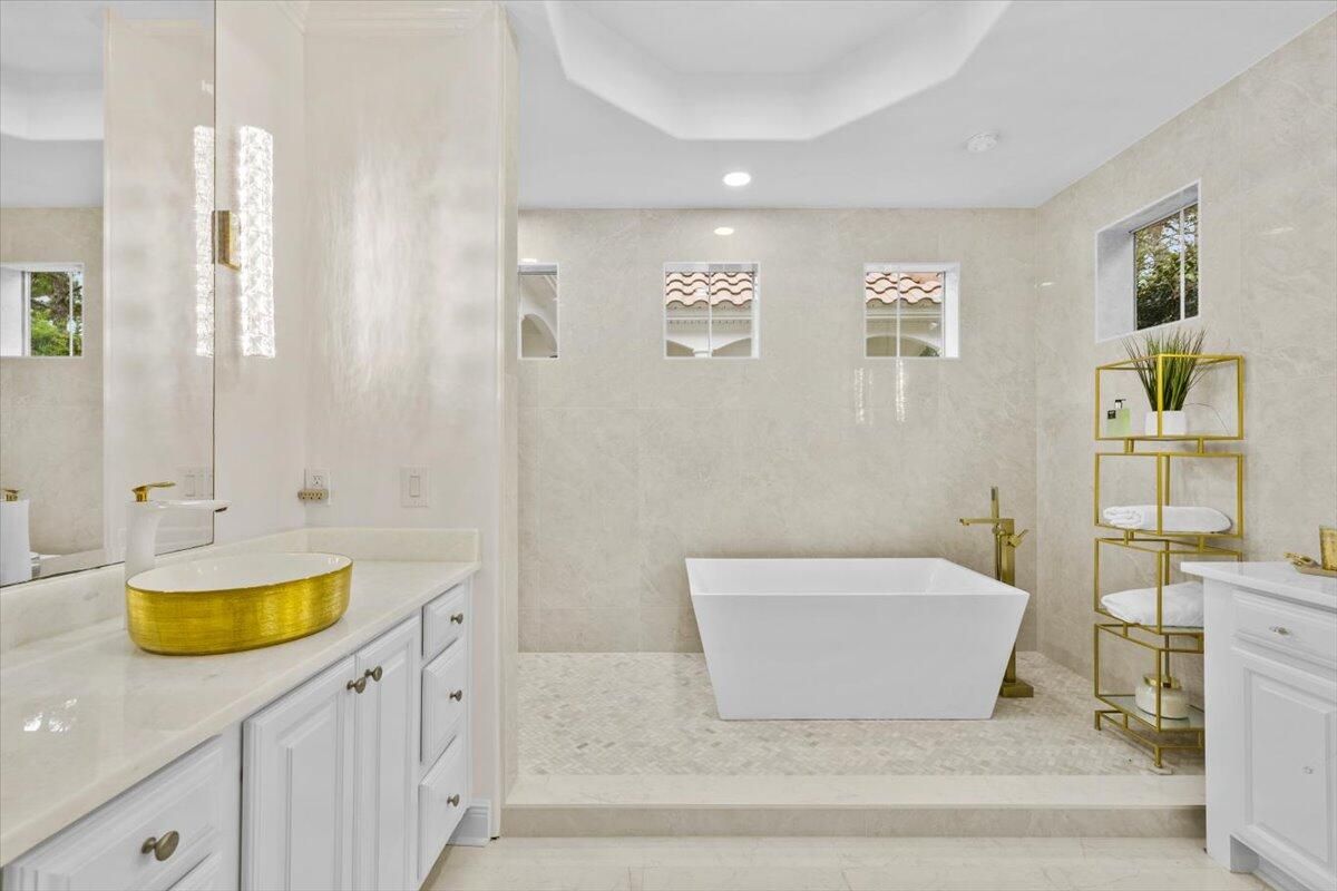 Bathroom, Dual Sink Vanities, Free Standing Baths, Interior, Recessed Lighting