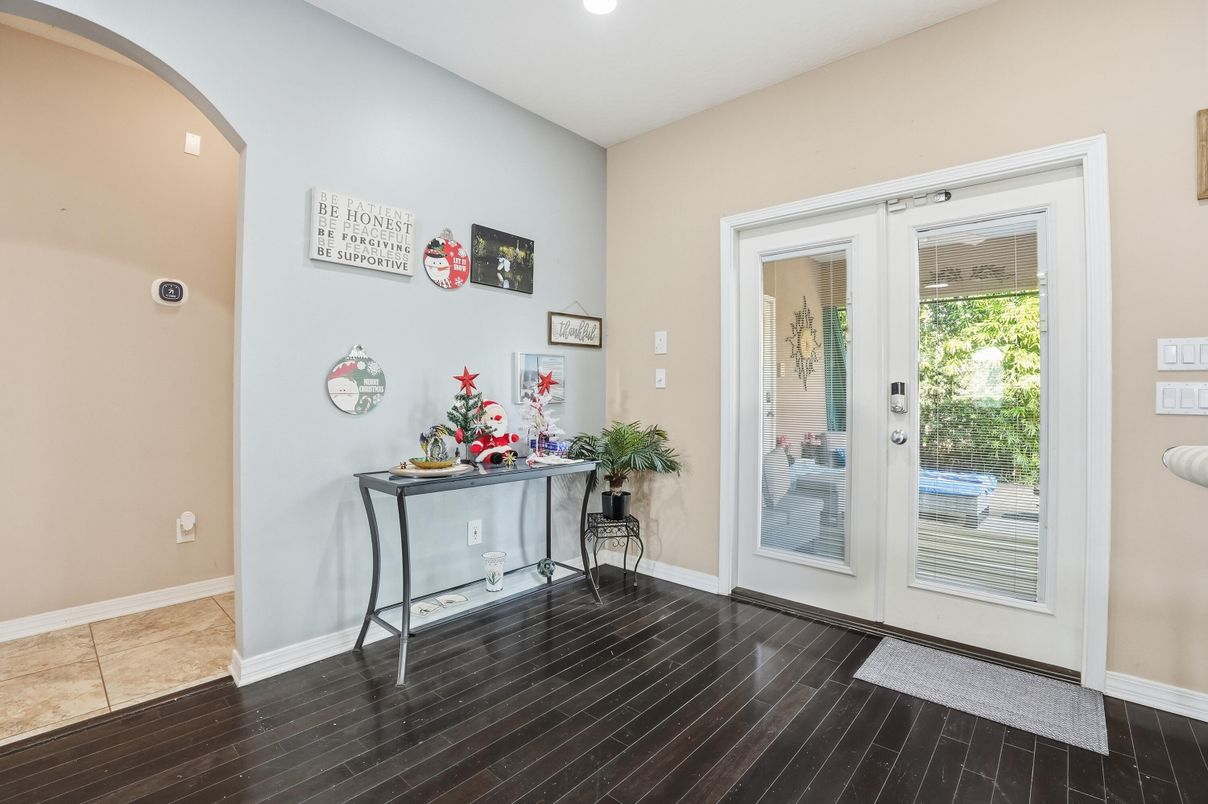 Interior, Recessed Lighting, Wood Texture Flooring