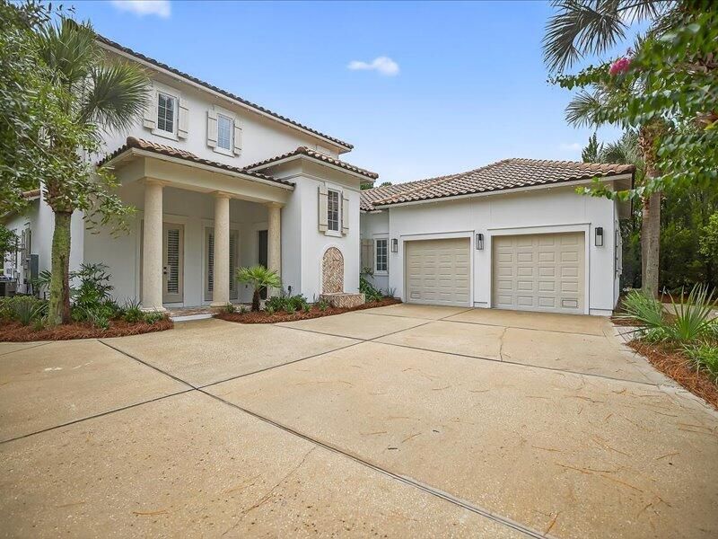 Attached, Exterior, Facade, Mediterranean