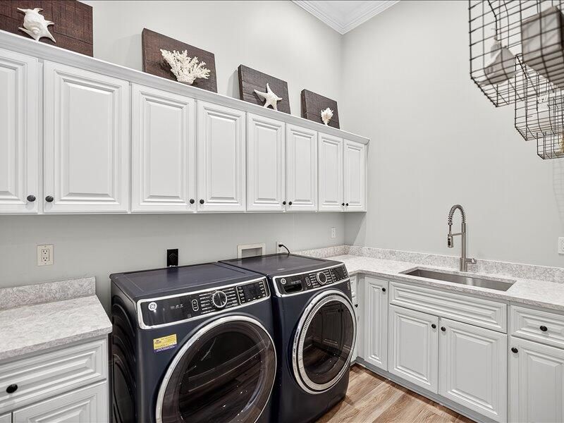 Interior, Washer, Wood Texture Flooring