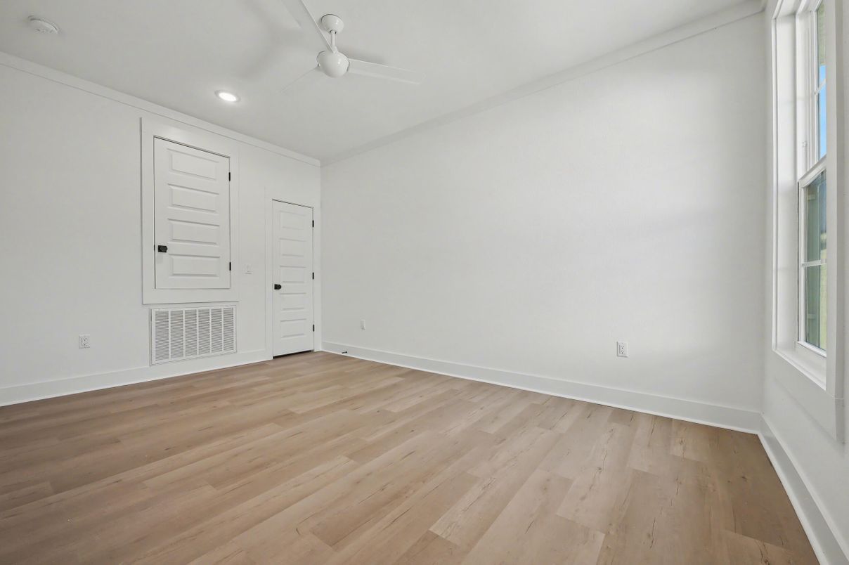 Empty room, Interior, Recessed Lighting, Wood Texture Flooring
