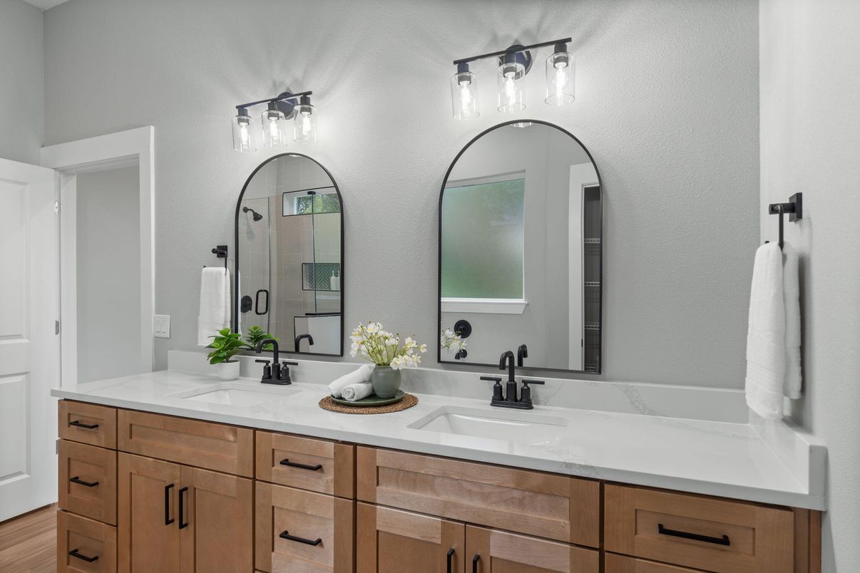 Bathroom, Dual Sink Vanities, Interior