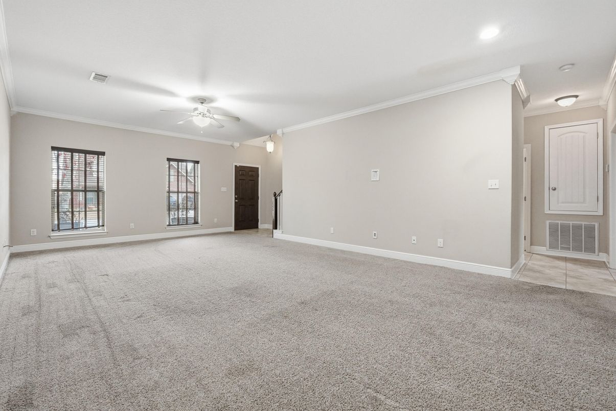 Empty room, Interior, Recessed Lighting