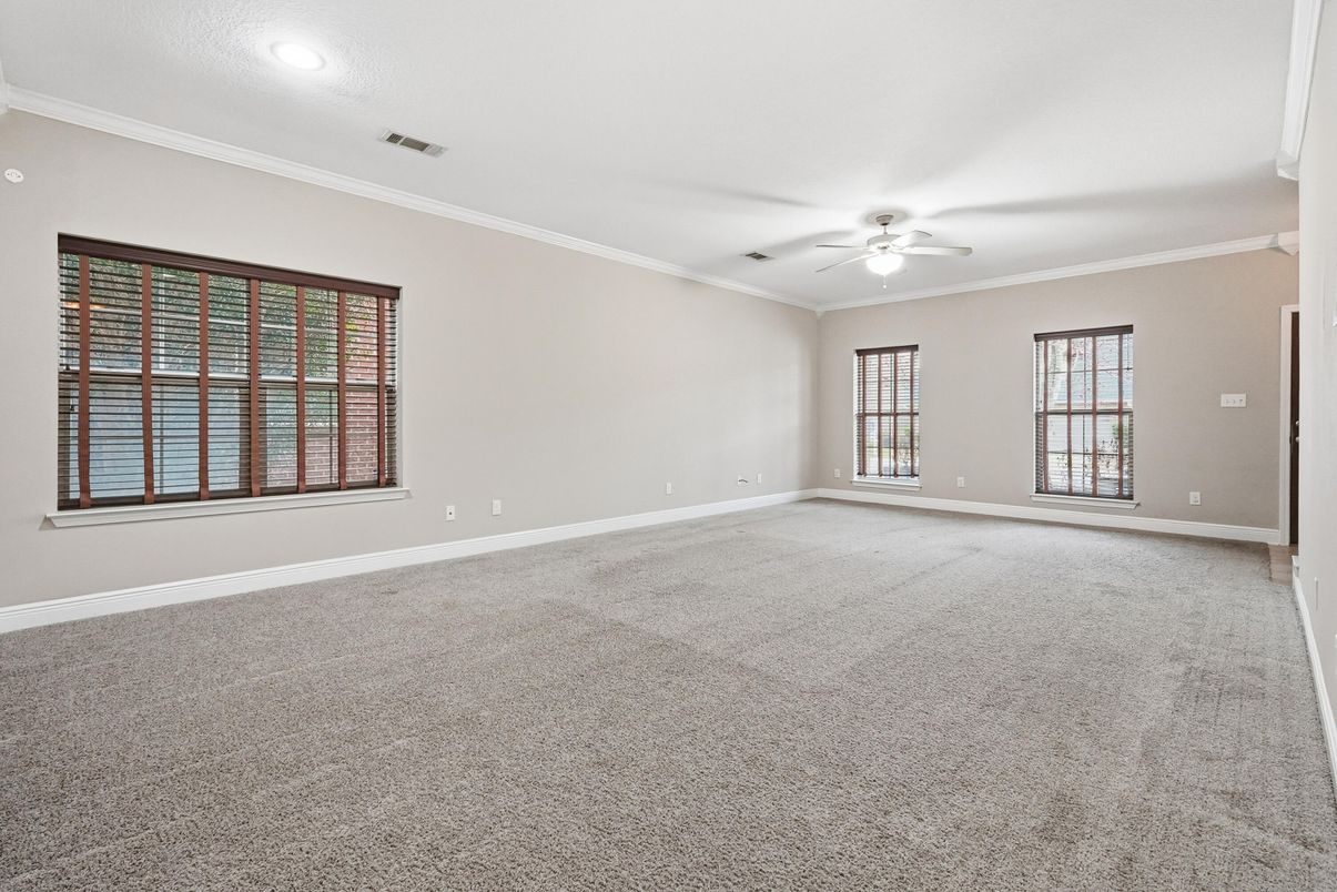 Empty room, Interior, Recessed Lighting