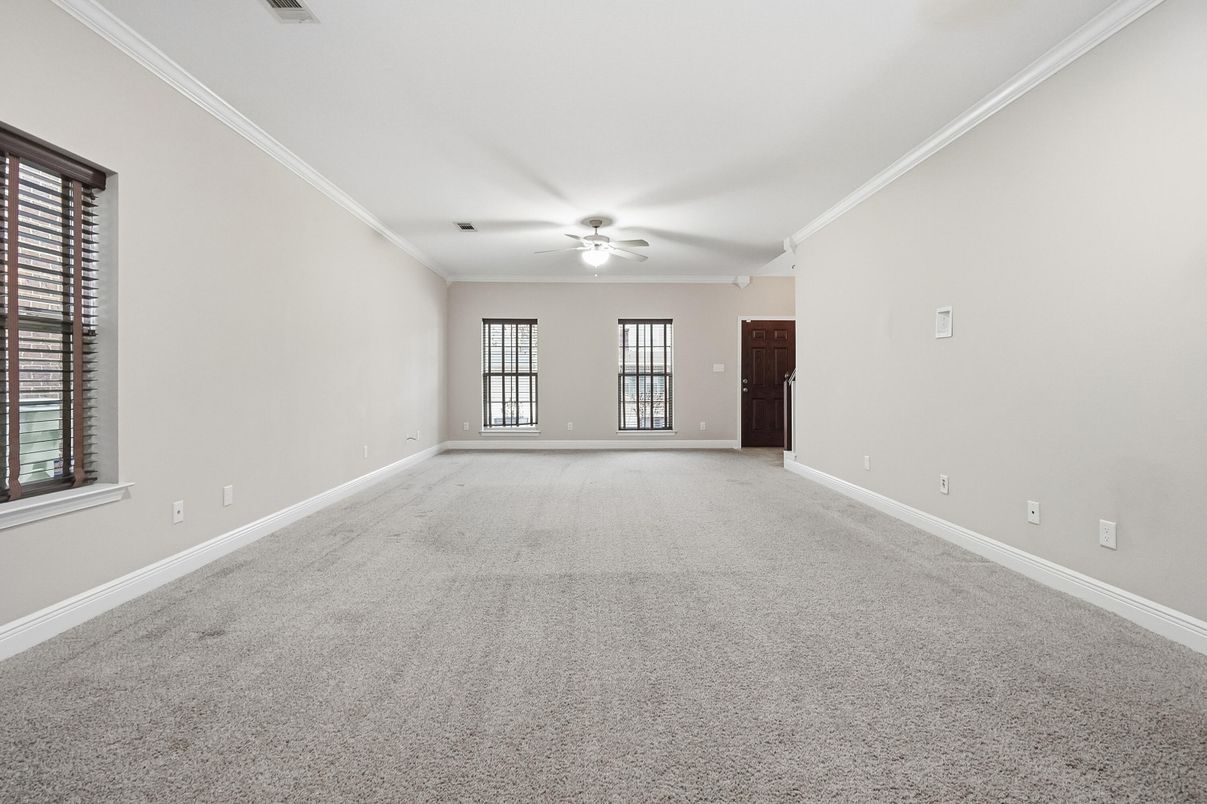 Empty room, Interior