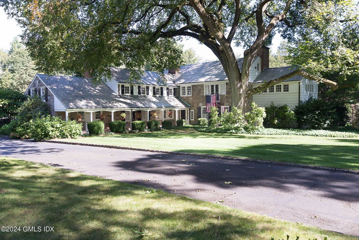 Exterior, Facade, Brick Facade, Georgian