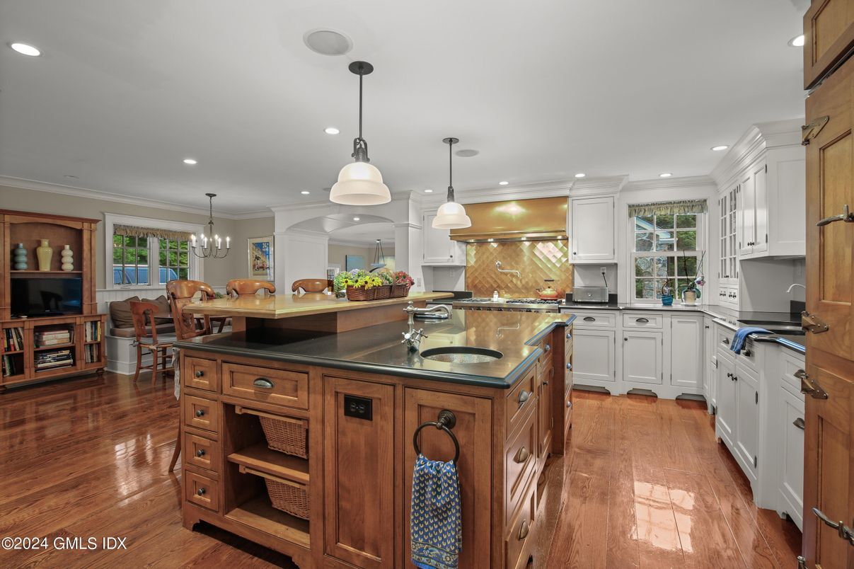 Chandelier, Dining room, Interior, Kitchen, Pendant Lights, Recessed Lighting, Stainless Steel Appliances, Wood Texture Flooring