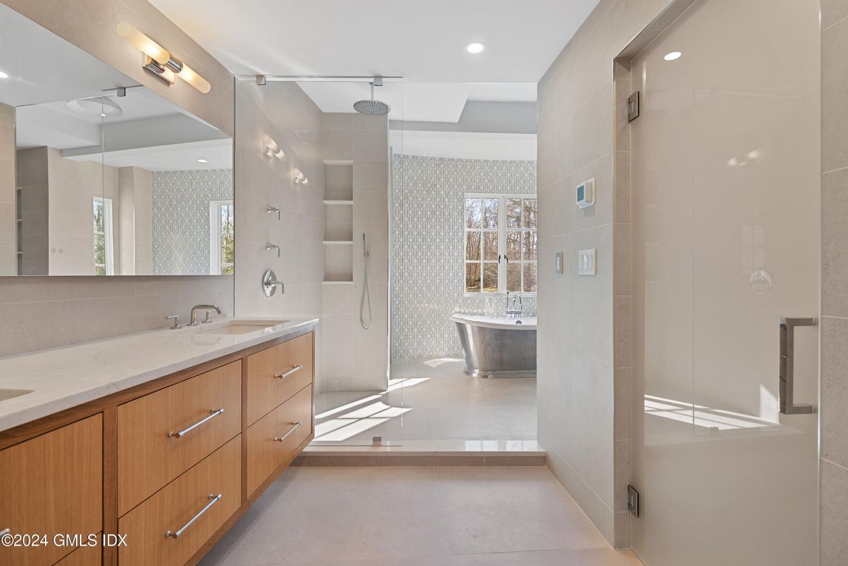 Bathroom, Dual Sink Vanities, Free Standing Baths, Interior, Recessed Lighting