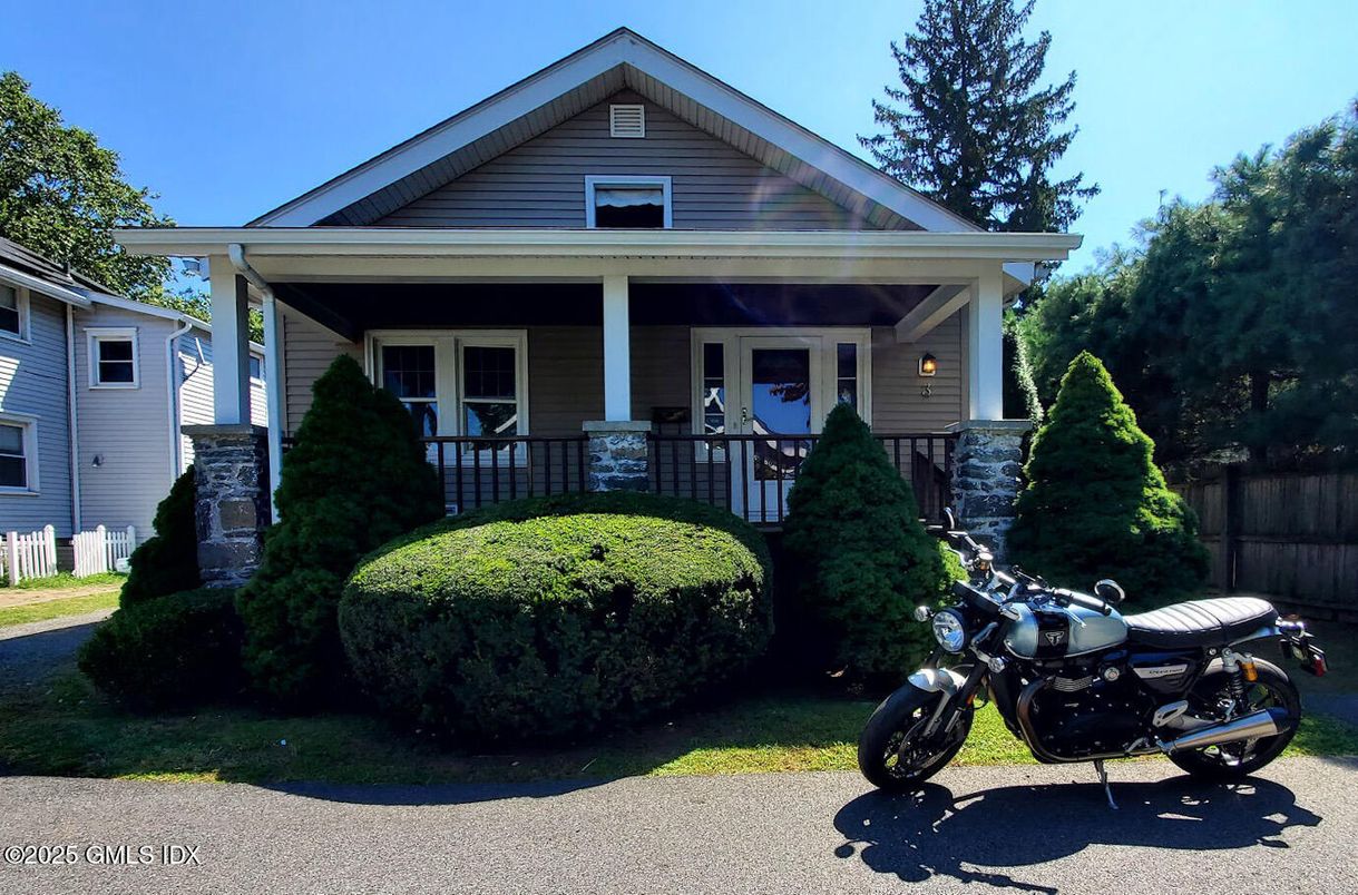 Exterior, Facade, American Craftsman