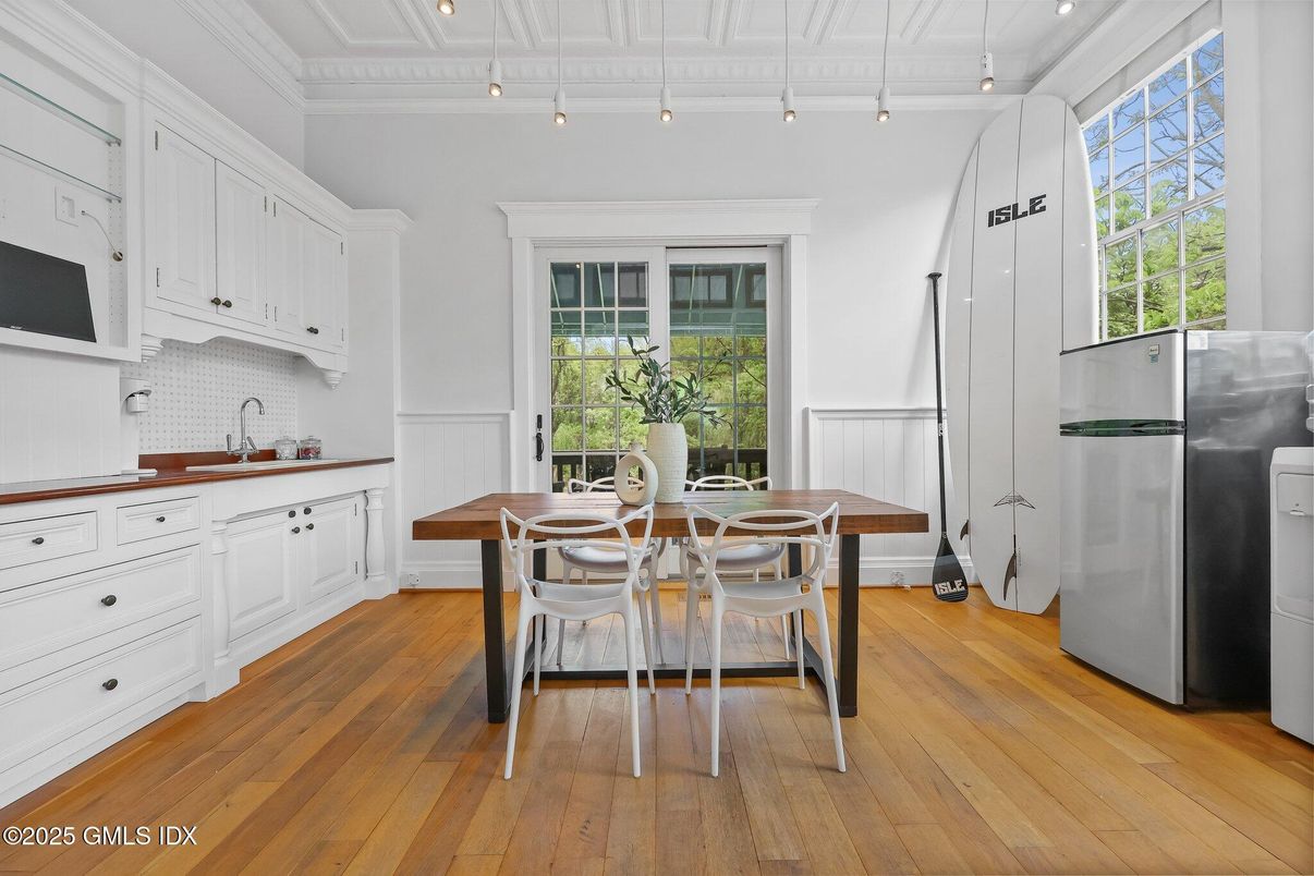 Dining room, Interior, Kitchen, Pendant Lights, Wood Texture Flooring