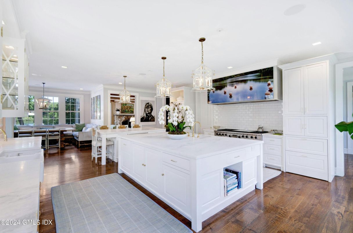 Dining room, Interior, Kitchen, Living room, Pendant Lights, Recessed Lighting, Stainless Steel Appliances, Wood Texture Flooring
