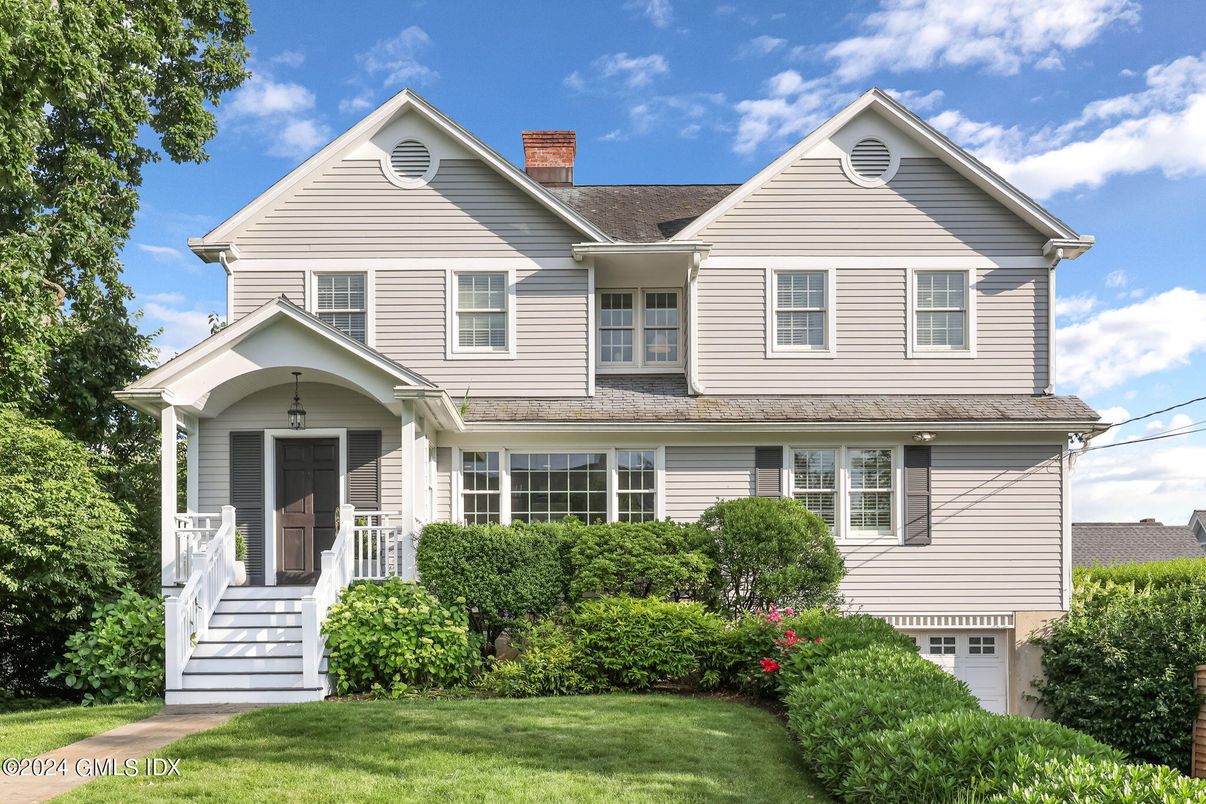 Attached, Exterior, Facade, Queen Anne Victorian