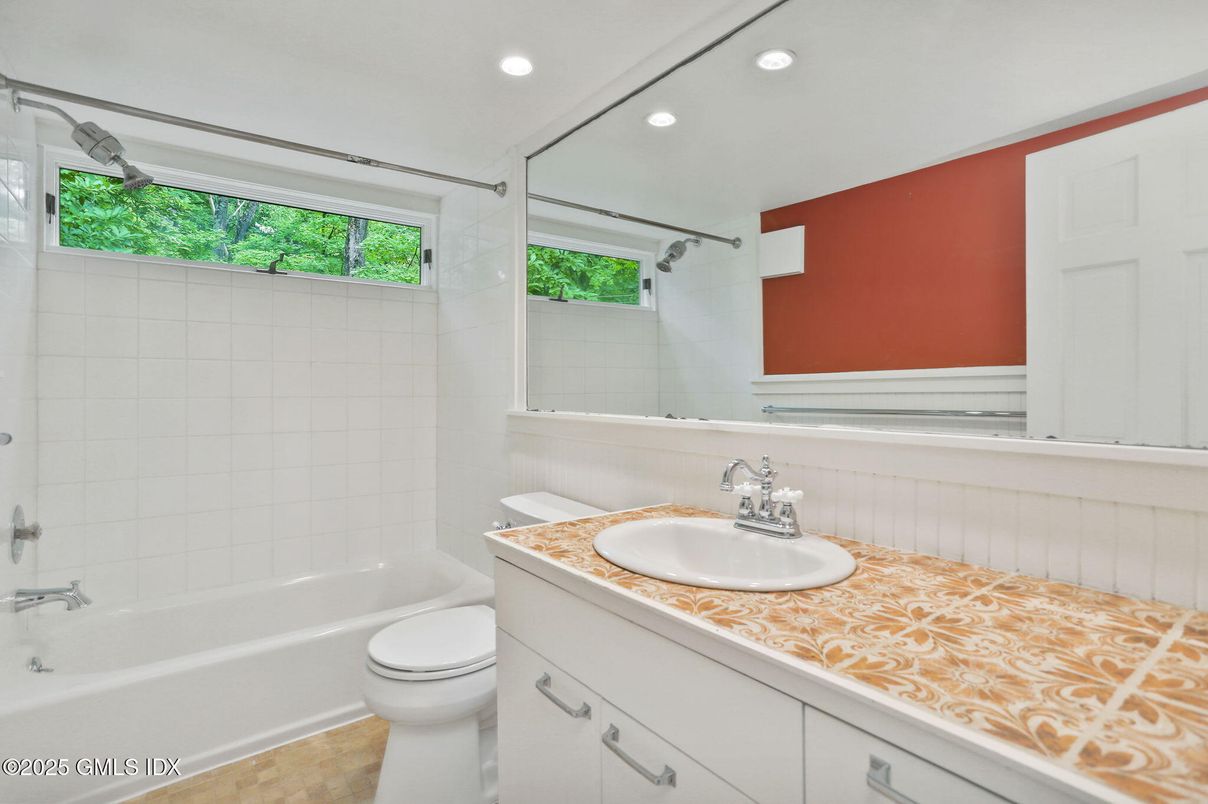 Bathroom, Interior, Recessed Lighting, Tile Countertops