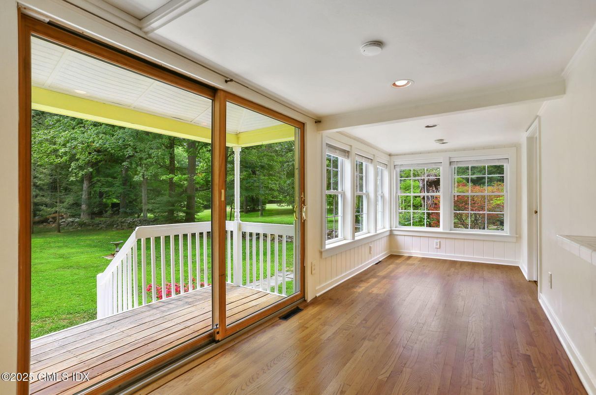 Interior, Recessed Lighting, Sun Room, Wood Texture Flooring