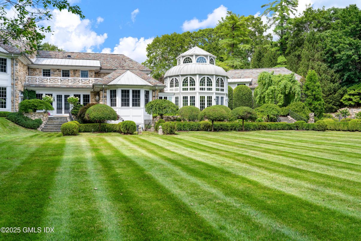 Backyard, Exterior, Facade, Queen Anne Victorian