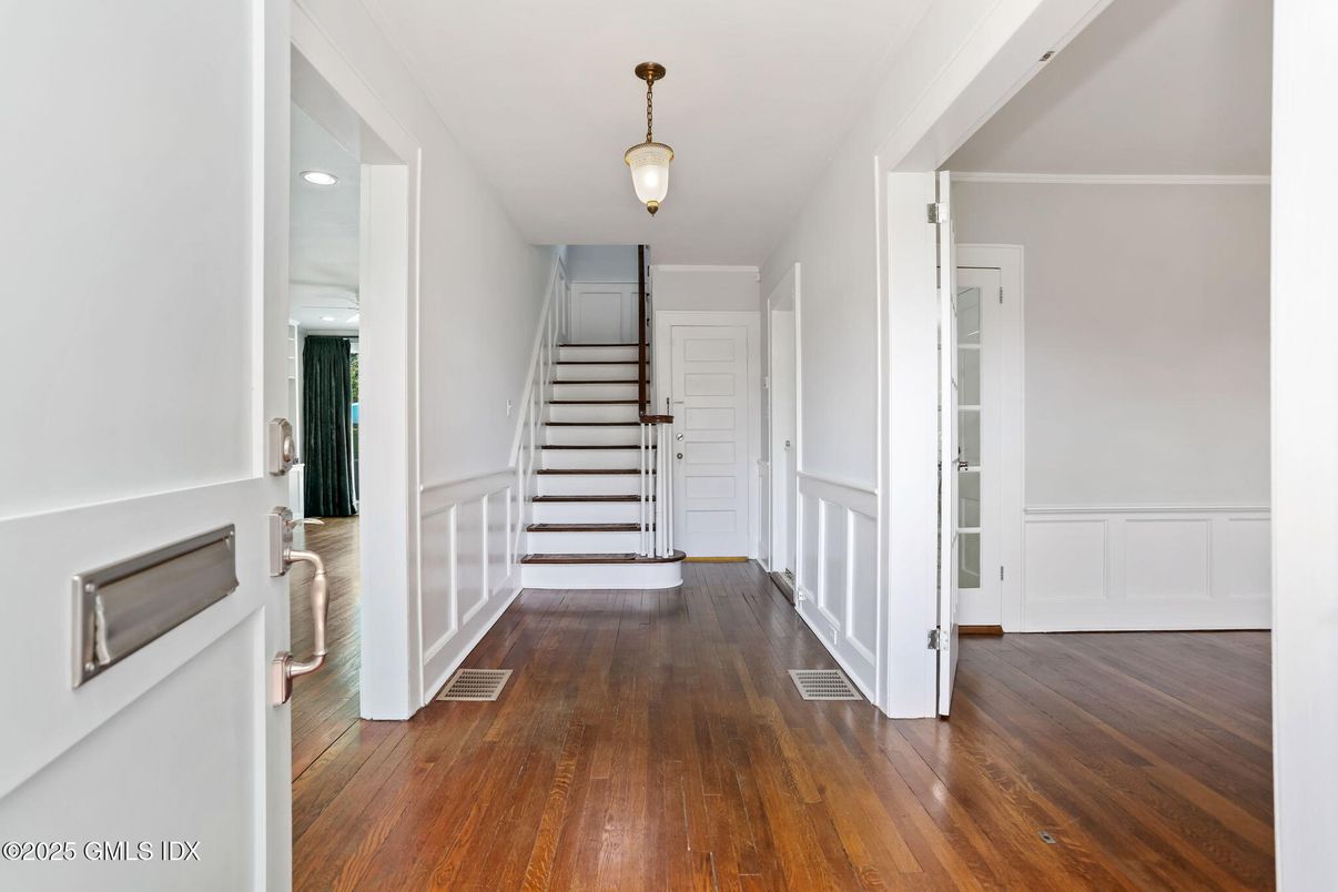 Interior, Pendant Lights, Recessed Lighting, Wood Texture Flooring
